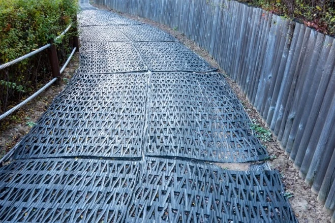 укрепление склонов георешеткой